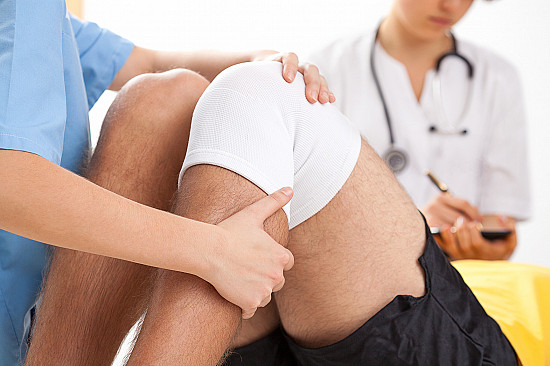 Surgeons are doing fewer knee surgeries featured image